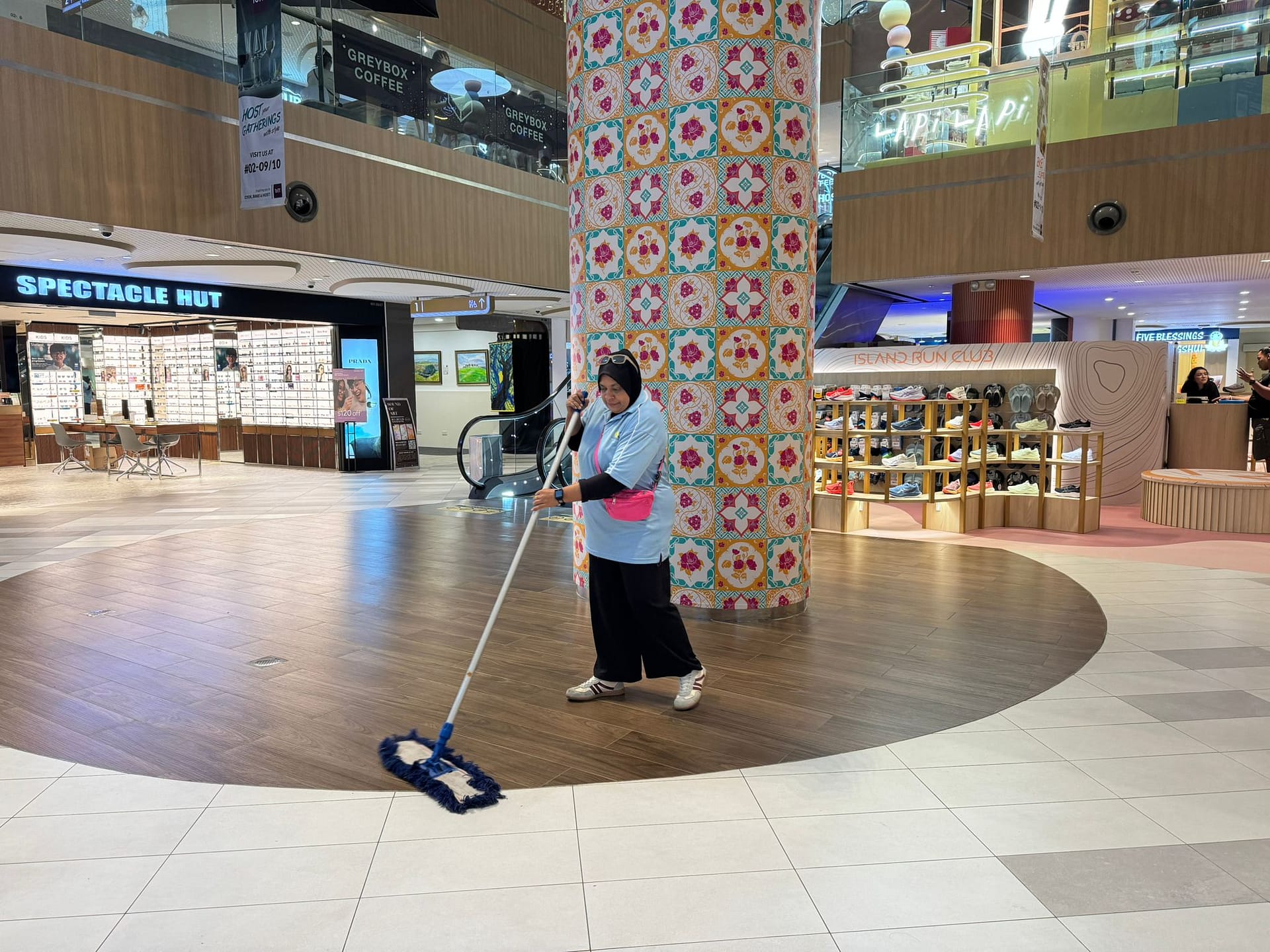 retail cleaning shopping mall by ao servicepro
